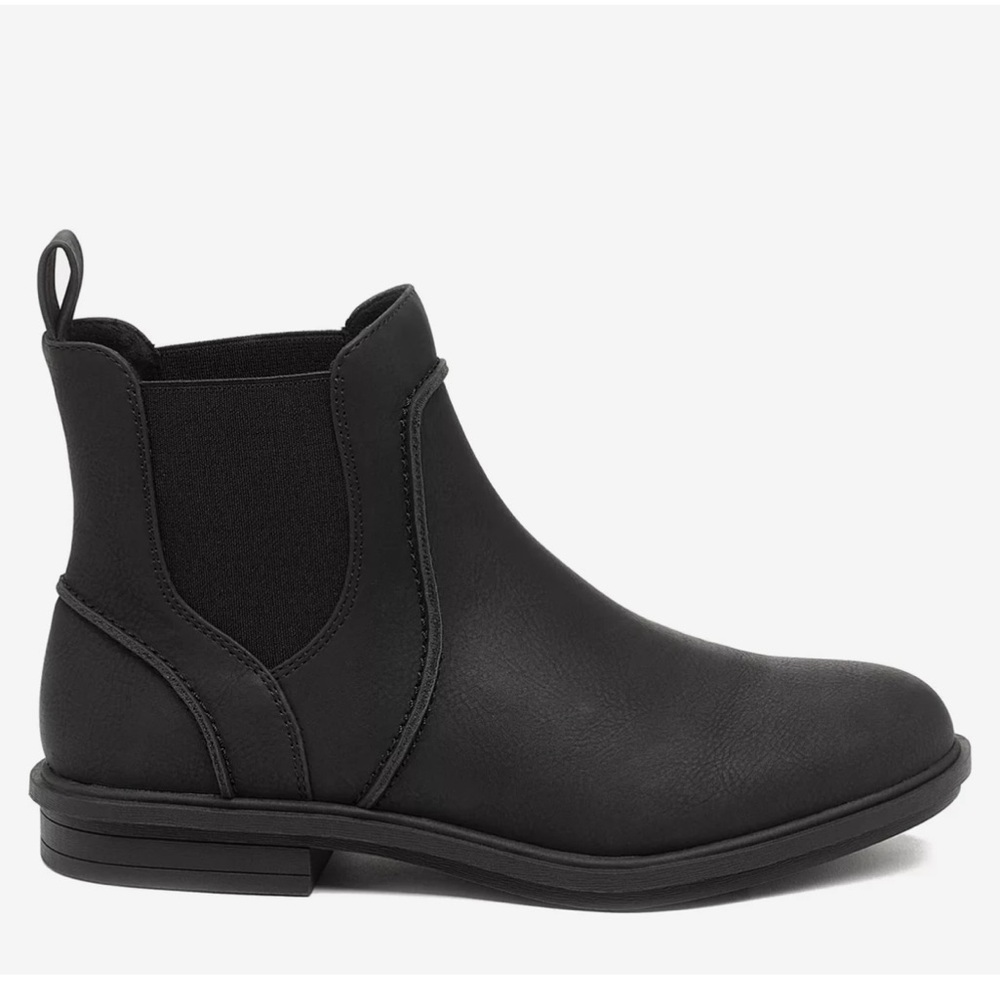 Size 10 M. Women.                                     Synthetic upper
Chelsea